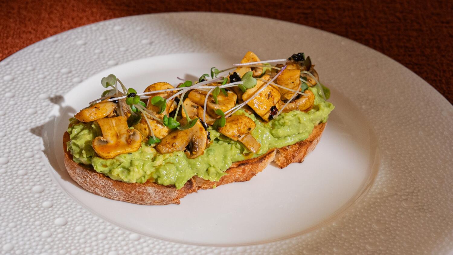 Avokado ve Mantarlı Tost